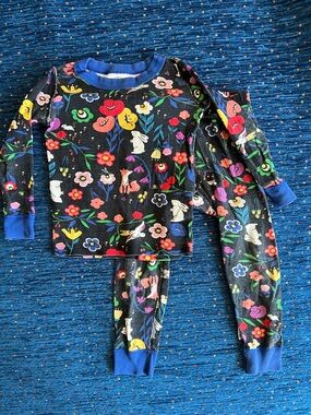 Hanna Andersson size 3 or 90cm Black Floral & Bunny Pajama Set with Blue Trim